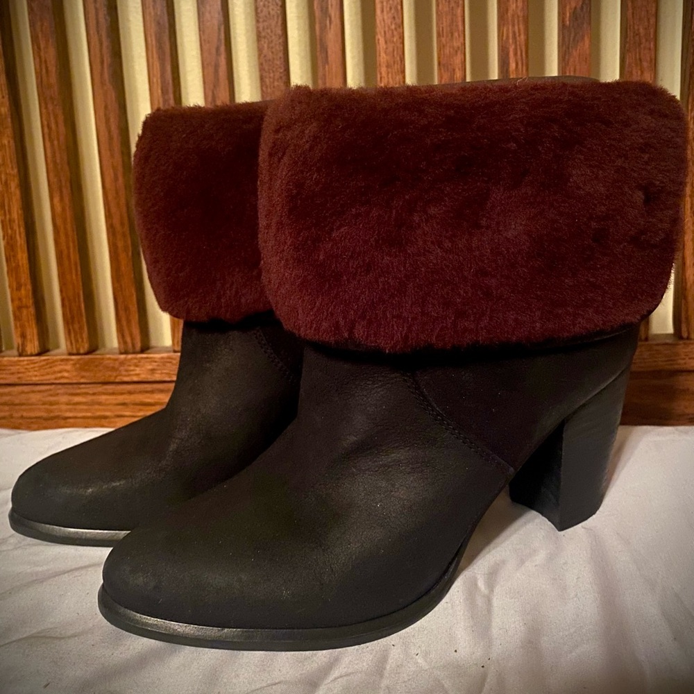 UGG - Wool Shearling LAYNA Booties In Size 8.5 👢